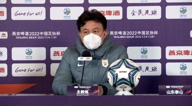年轻版许仙阿宣虽然不会法术但也身手矫捷,不同于经典中的一介文弱书生,他为了和小白能在一起甚至不惜化身为妖